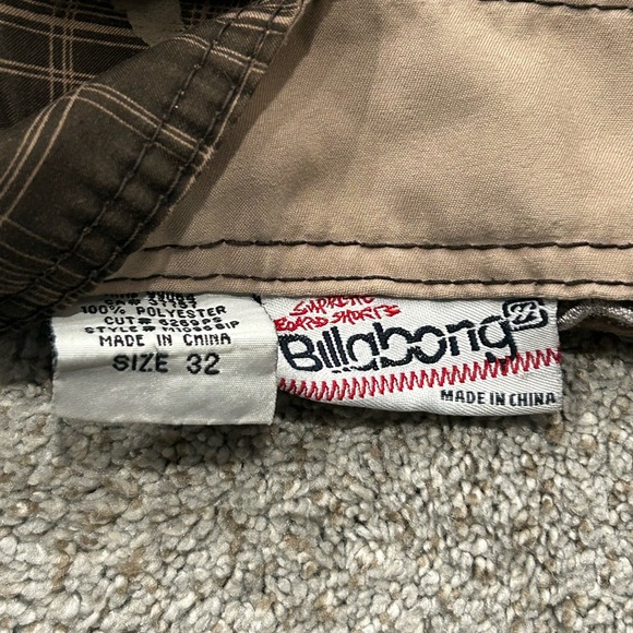 ⭐️Free with Purchase⭐️ Billabong shorts - Picture 3 of 5